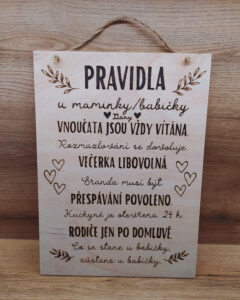 Cedule "pravidla u babičky"
